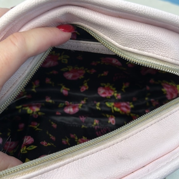 Betsey Johnson CROSSBODY BAG - BLUSH - Picture 8 of 9